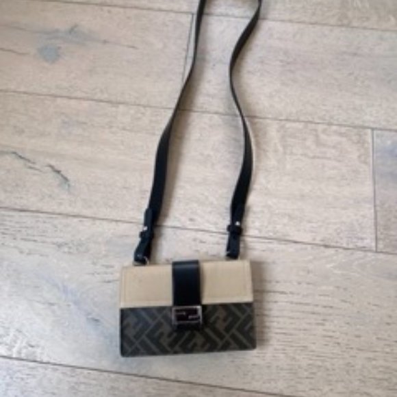 Fendi Baguette Pouch - Picture 5 of 8